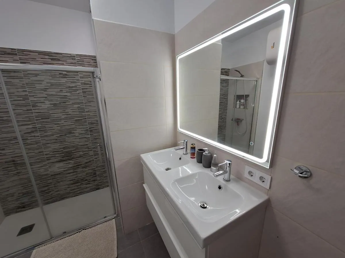 Habitacion Con Bano Privado En Un Piso Con Familia Santa Cruz de la Palma  Pensión Santa Cruz de la Palma (Isla de la Palma)