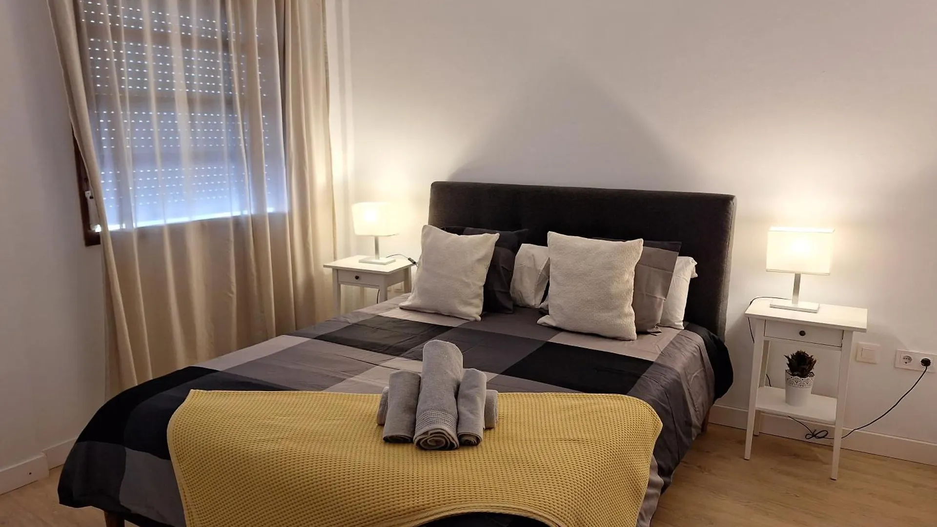 Habitacion Con Bano Privado En Un Piso Con Familia Santa Cruz de la Palma